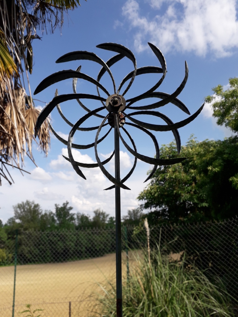 Picture Wind sculpture of Berrac - Fascinante